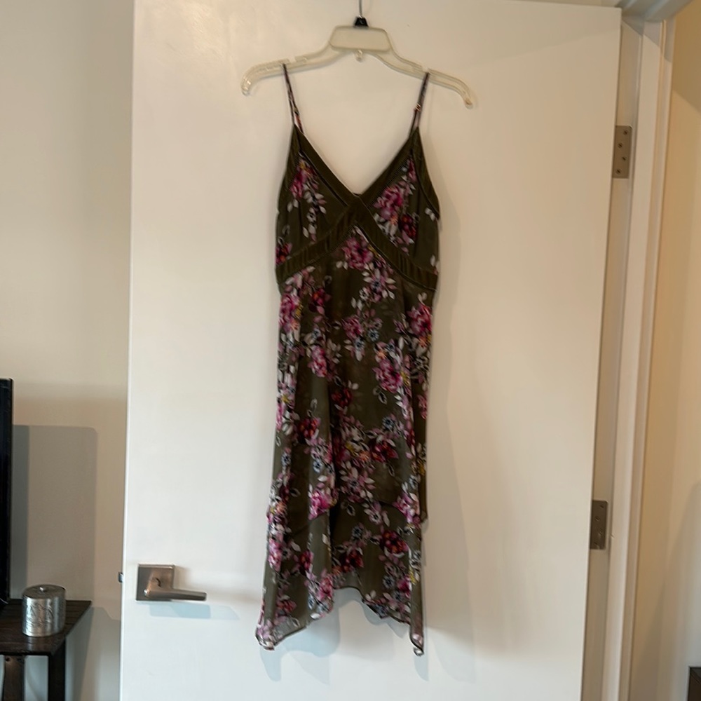 White House Black Market floral sleeveless cocktail dress